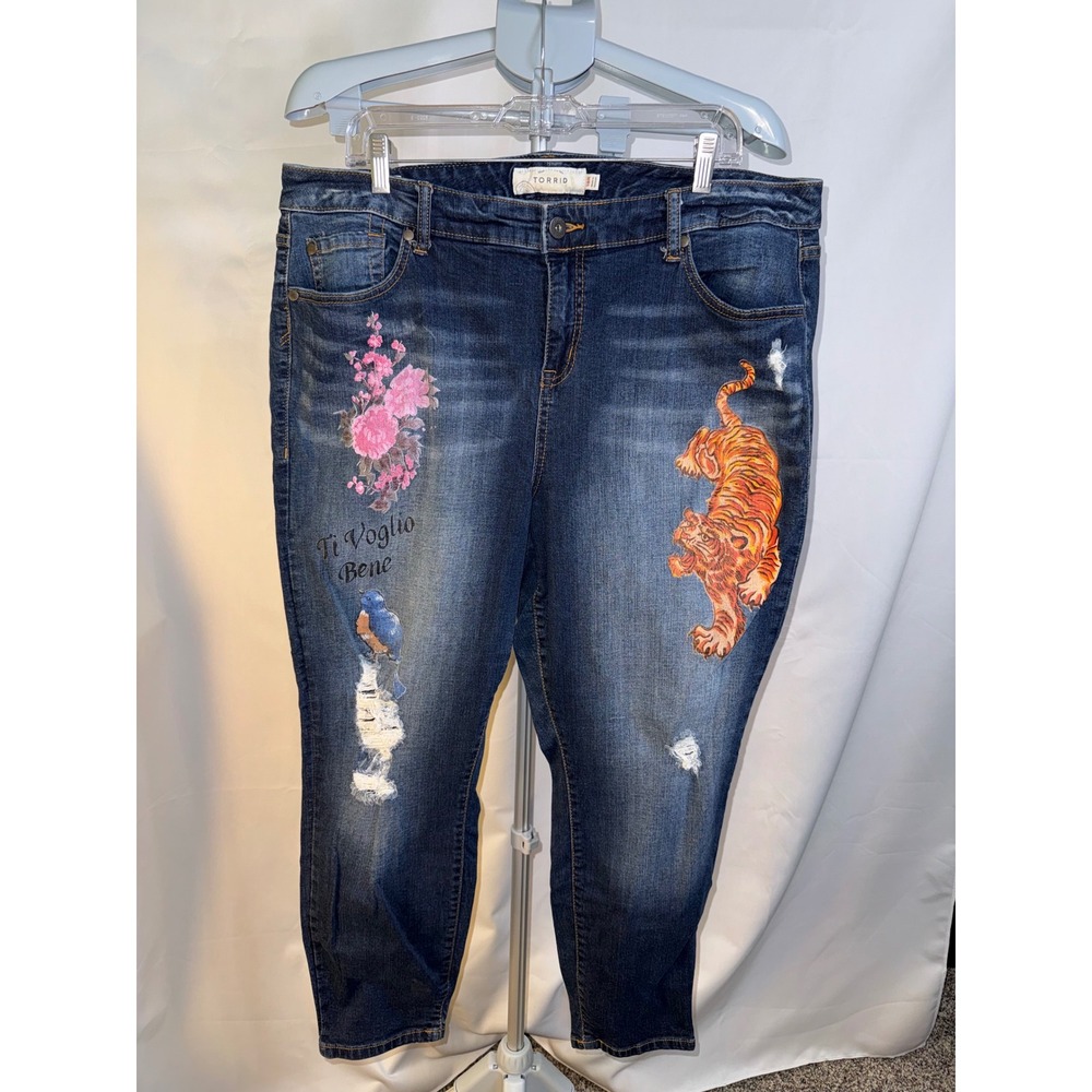 Torrid Girlfriend Jeans 18R Medium Wash Distressed Tiger Floral Ti Voglio Bene